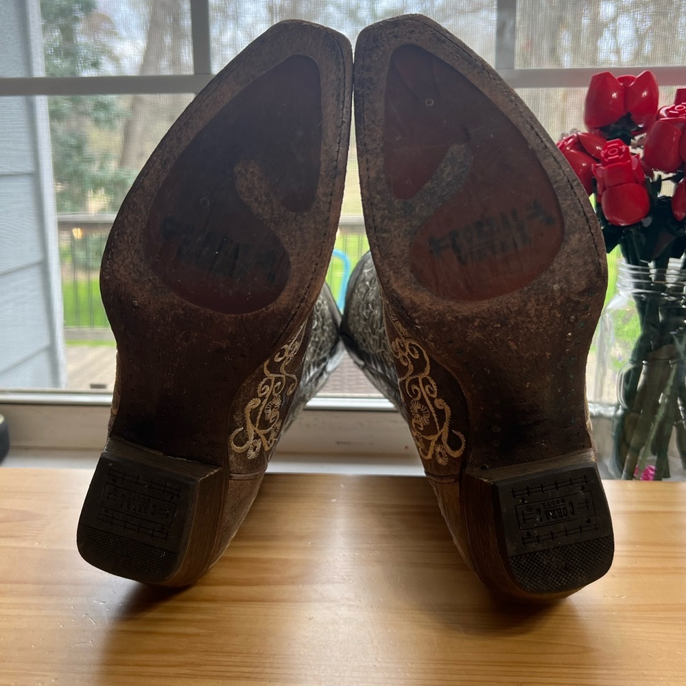 Corral boots